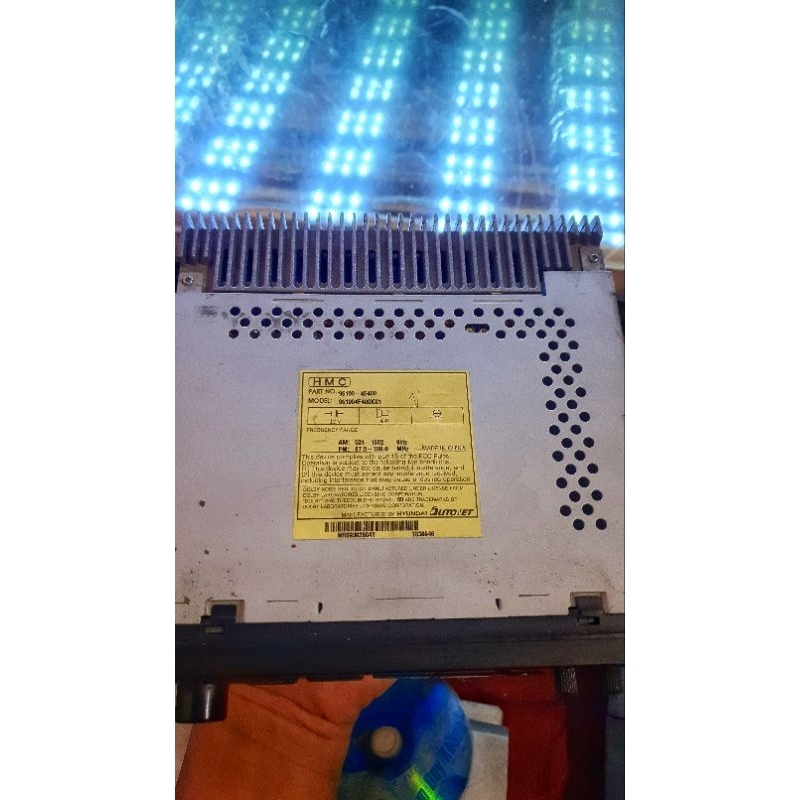 Máy phát nhạc ô tô liền Amply xe Hyundai. Tính năng Radio FM AM Tape.