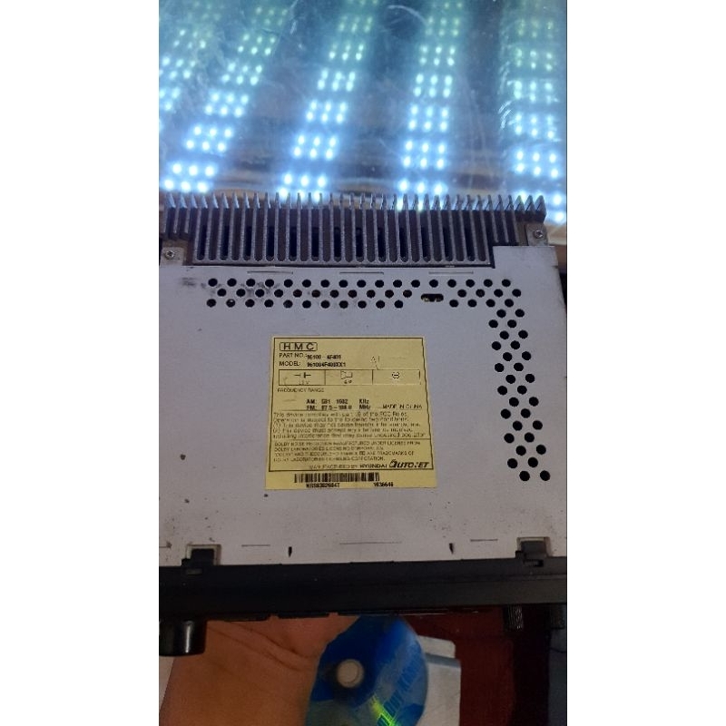 Máy phát nhạc ô tô liền Amply xe Hyundai. Tính năng Radio FM AM Tape.