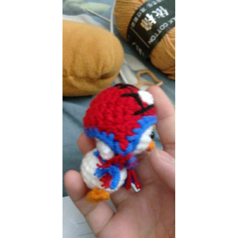 Vịt đội mũ người nhện mini bằng len
