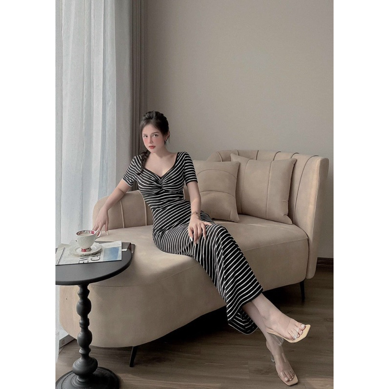 ĐẦM BODY SỌC DÁNG DÀI XOẮN NGỰC CỔ TIM RÚT DÂY SAU, CHẤT THUN GÂN MỀM MỊN CO GIÃN TỐT, KIỂU DÁNG ĐƠN GIẢN NỮ TÍNH