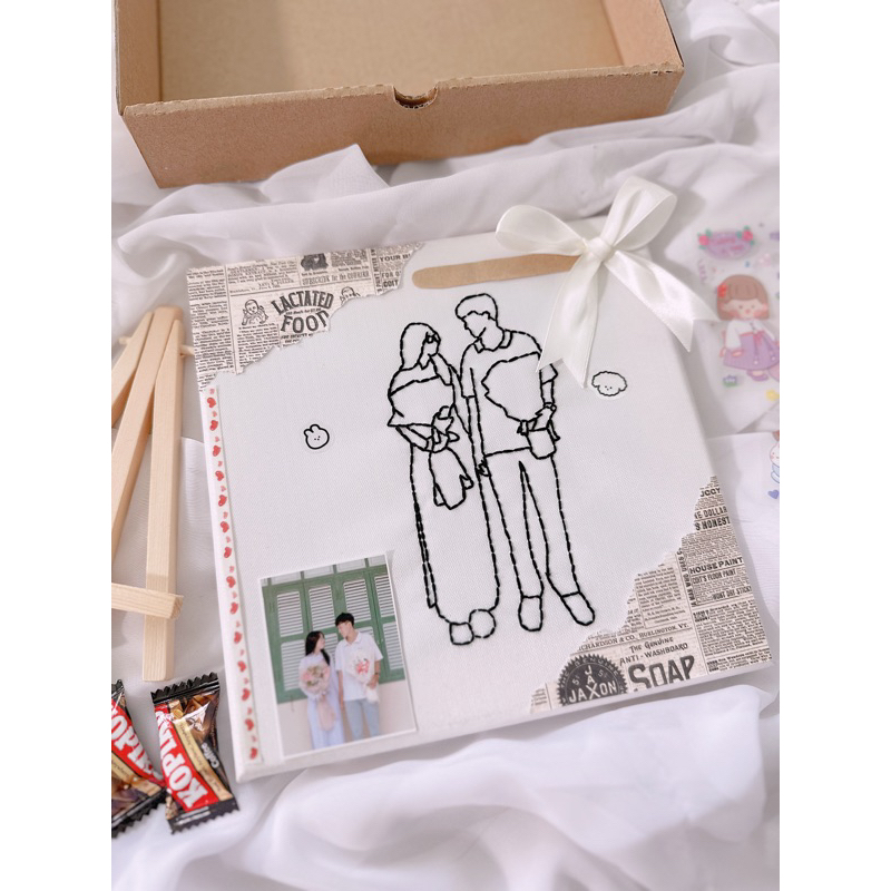 SET TRANH TỰ THÊU VINTAGES / CB ĐẦY ĐỦ ĐỒ DECOR Tranh canvas couple thêu tay