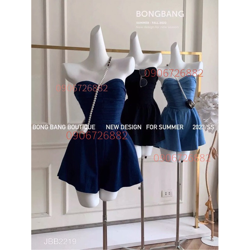 Manocanh bikini cổ nhọn