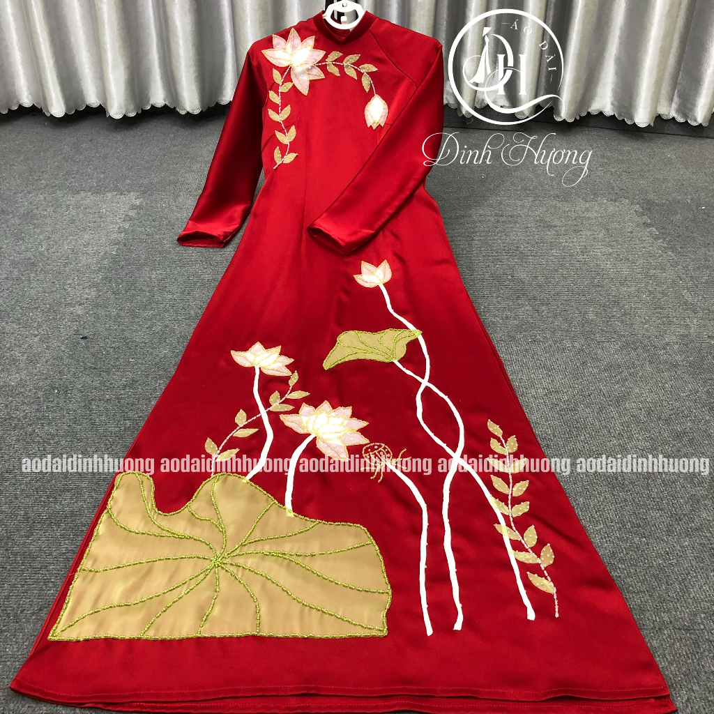 Áo dài thời trang Đinh Hương lụa nữ hoàng đính kết họa tiết sen lá vàng