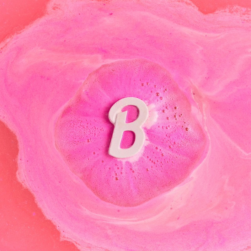 LUSH x BARBIE Bom tắm - Barbie Bath bath bomb