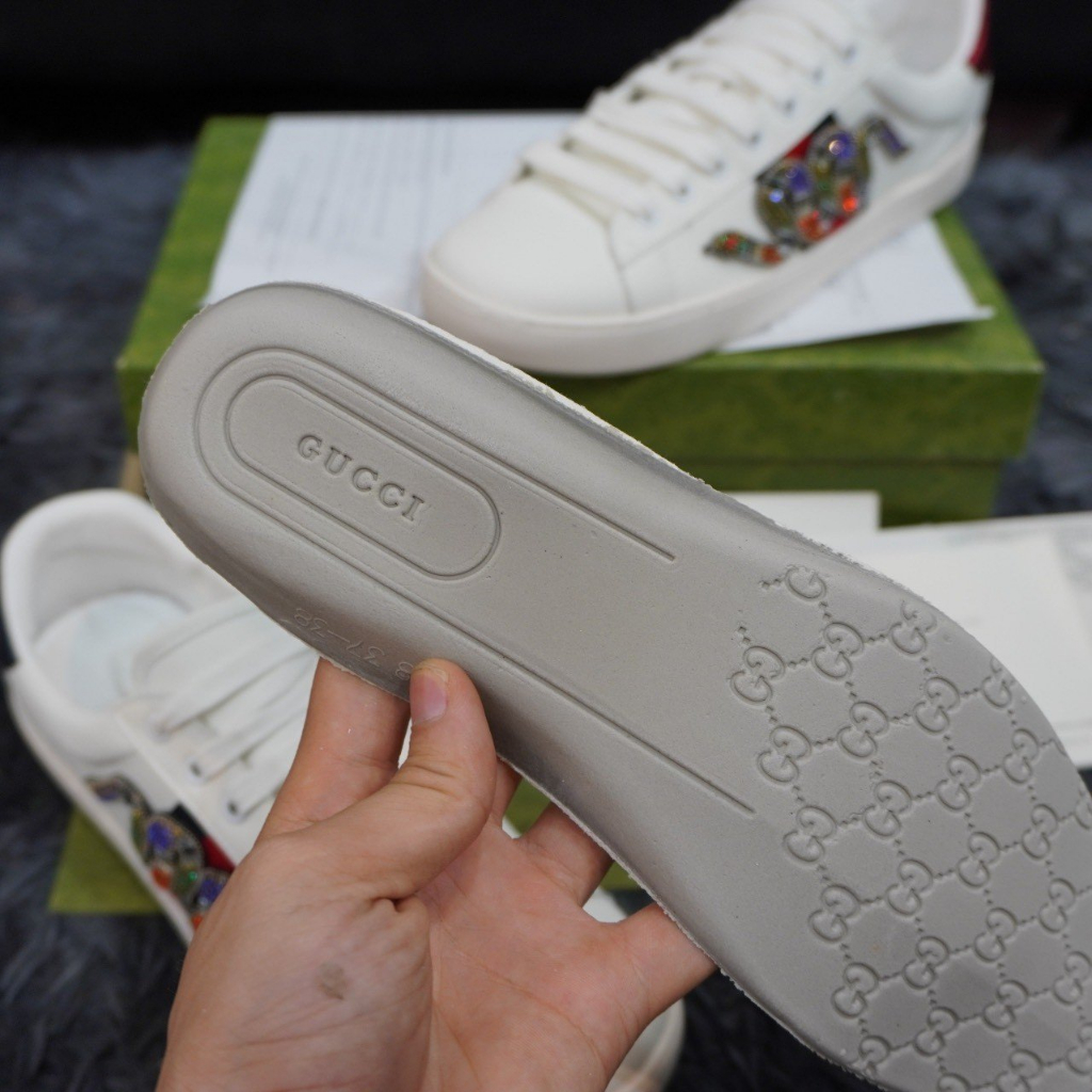 Giày gucci rắn đá