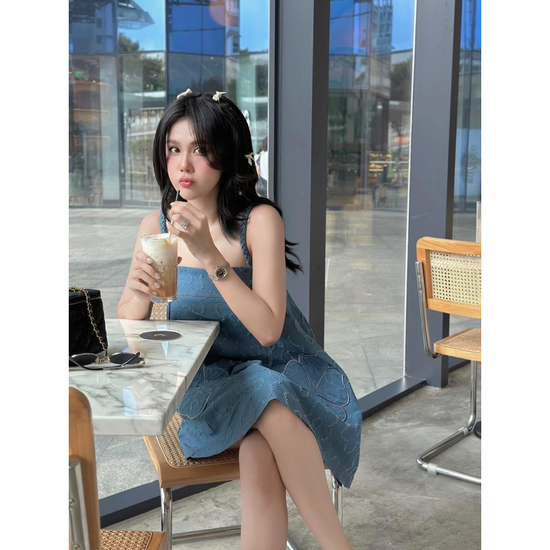 Đầm baybydoll jean thêu túi hoa