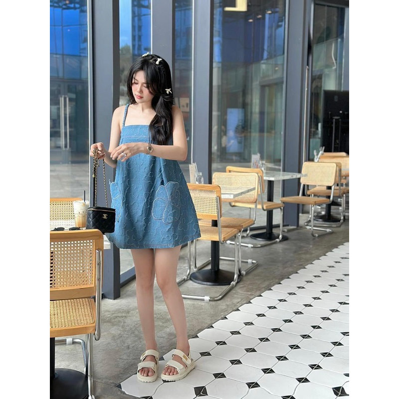 Đầm baybydoll jean thêu túi hoa