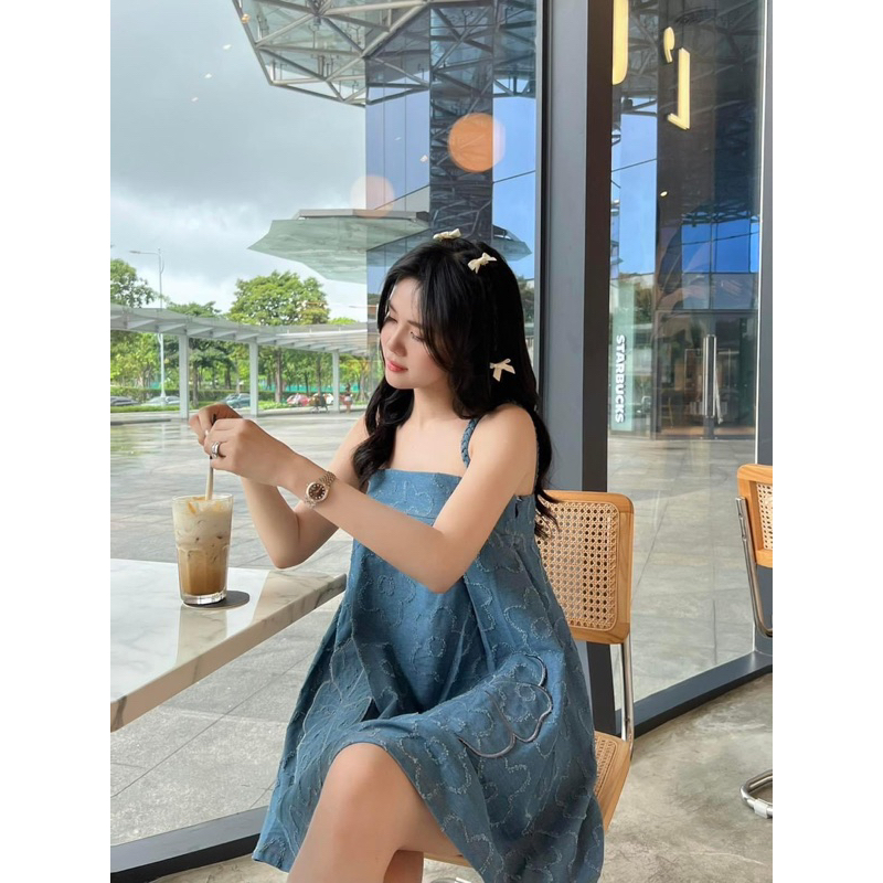 Đầm baybydoll jean thêu túi hoa