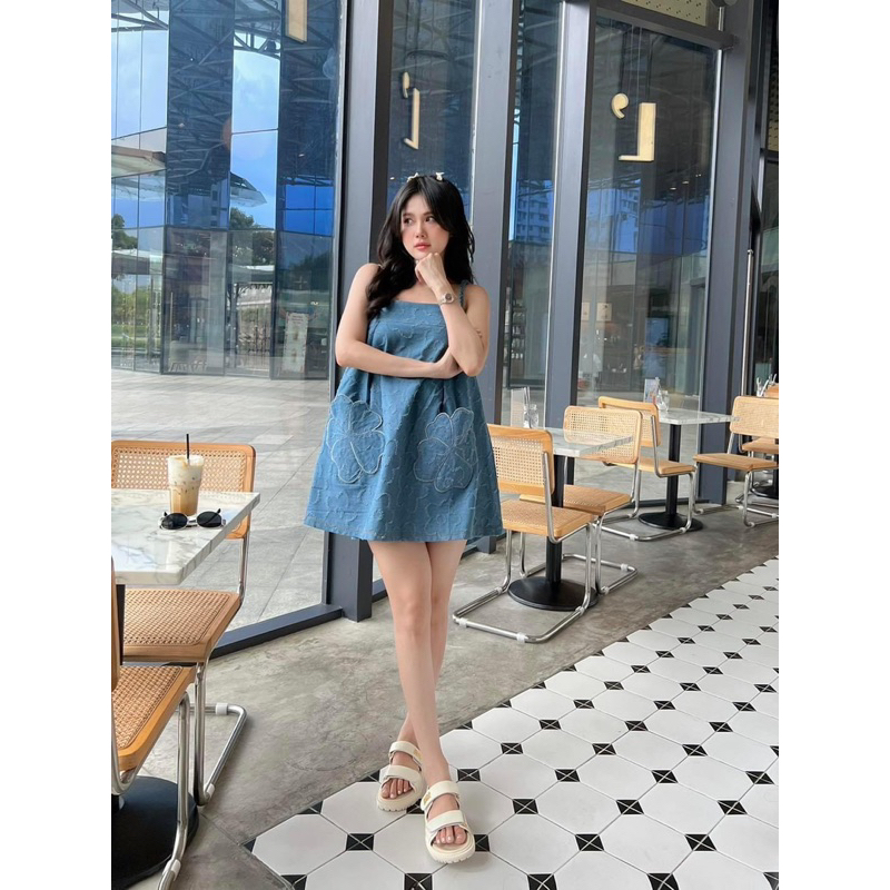 Đầm baybydoll jean thêu túi hoa