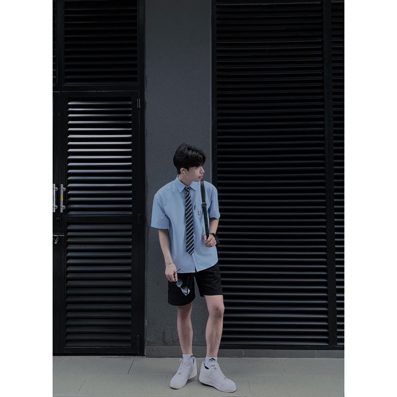 Áo Sơ Mi Tay Ngắn U Logo Thêu Cotton Lạnh Và Quần Short Kaki Form Rộng Unisex