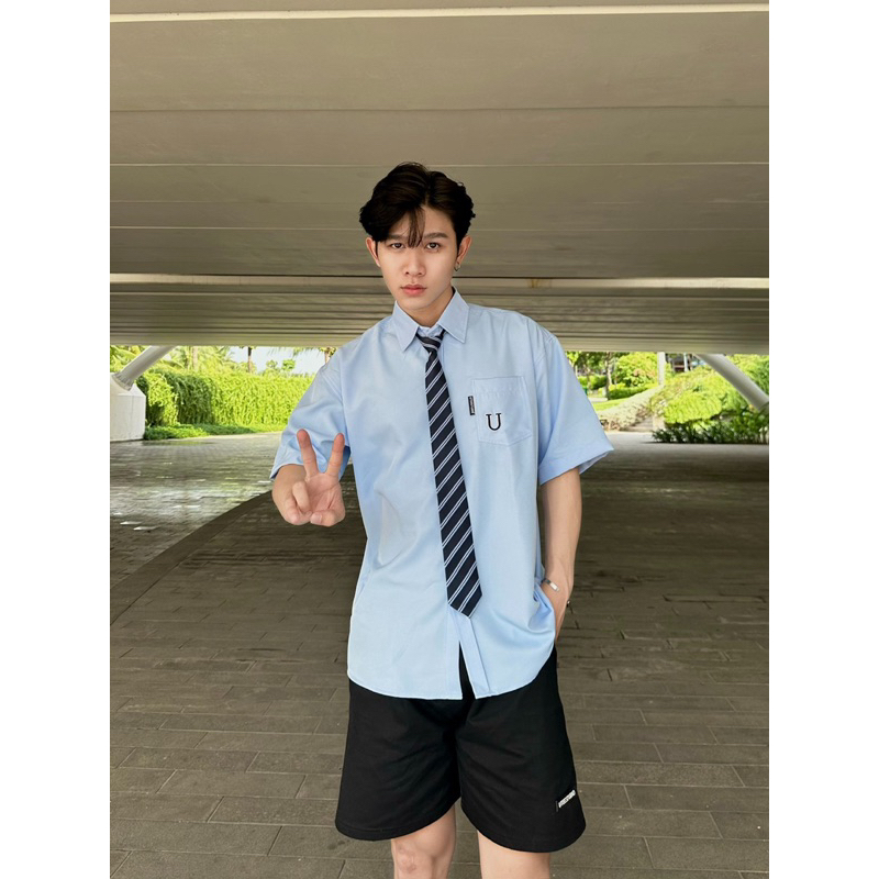 Áo Sơ Mi Tay Ngắn U Logo Thêu Cotton Lạnh Và Quần Short Kaki Form Rộng Unisex