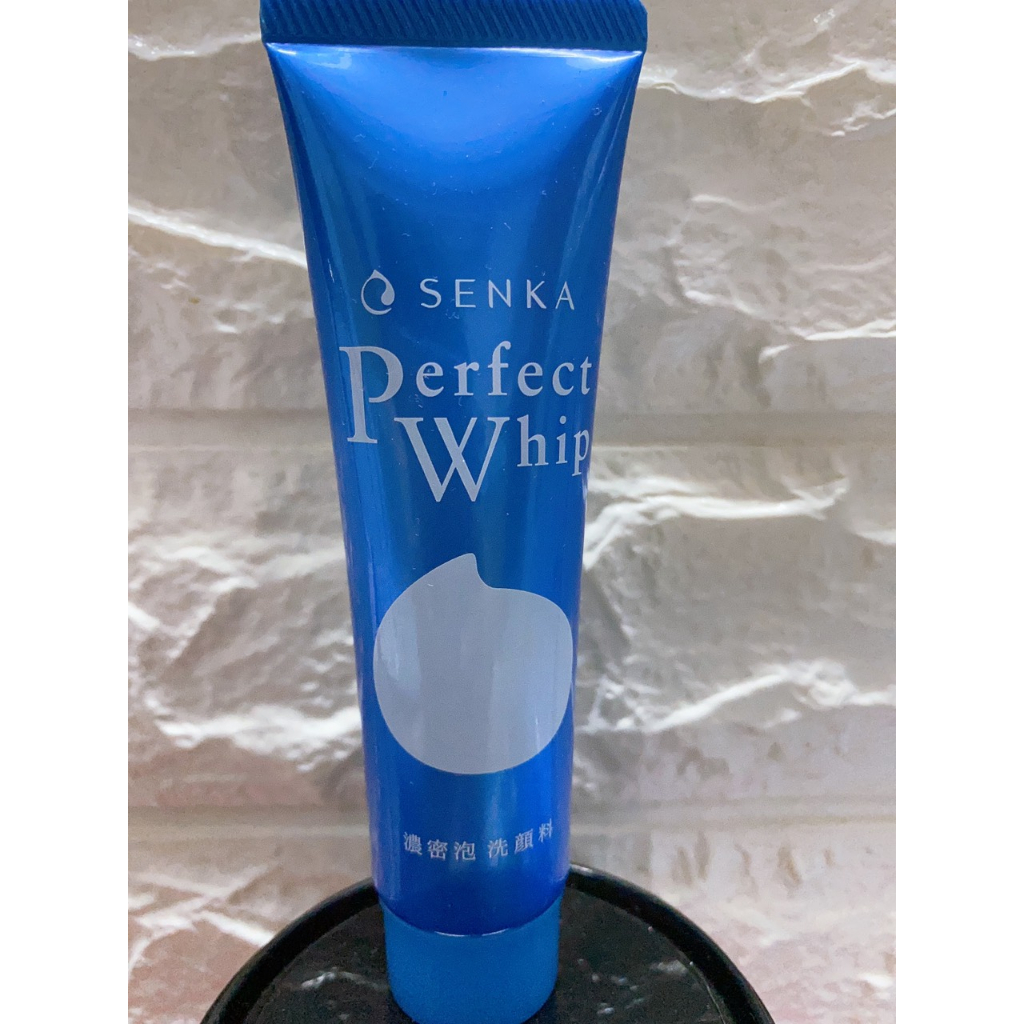 Sữa rửa mặt tạo bọt chiết xuất tơ tằm trắng Senka Perfect Whip