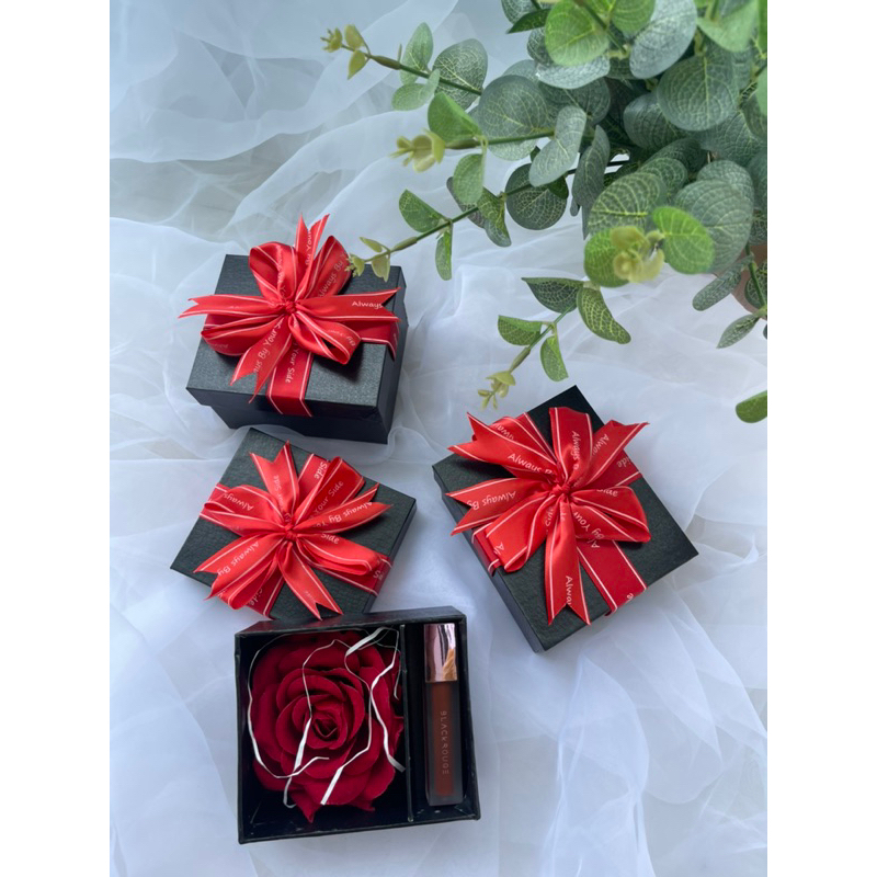 Hộp hoa đựng son thỏi cao cấp kèm nơ +hoa siêu đẹp 12-5-10,5-7cm💗