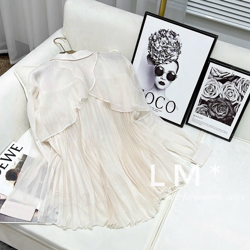 Áo sơmi tơ xẻ vạt dập ly lưng