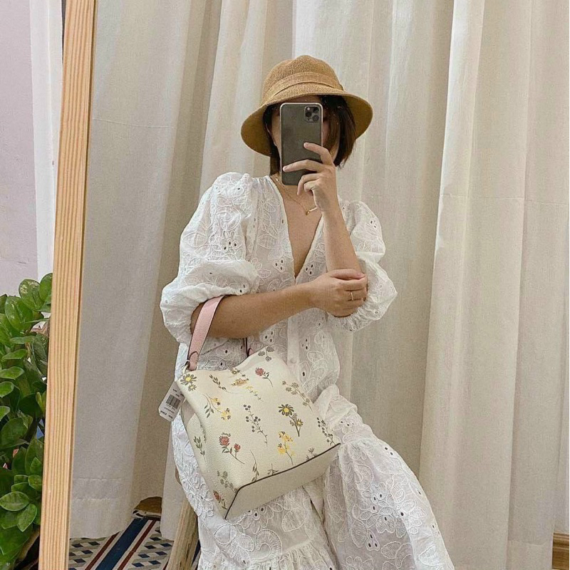 Túi xách hiệu Coach Small Town Bucket Bag