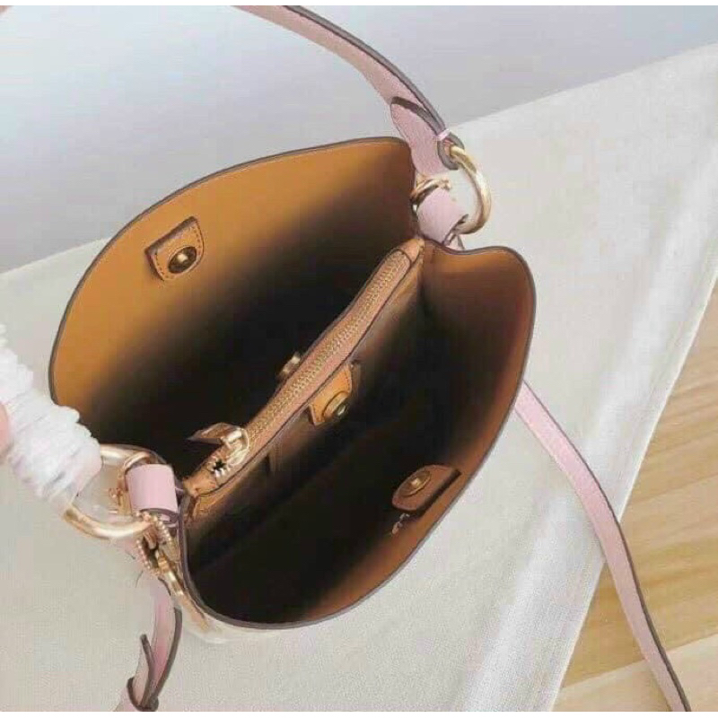 Túi xách hiệu Coach Small Town Bucket Bag