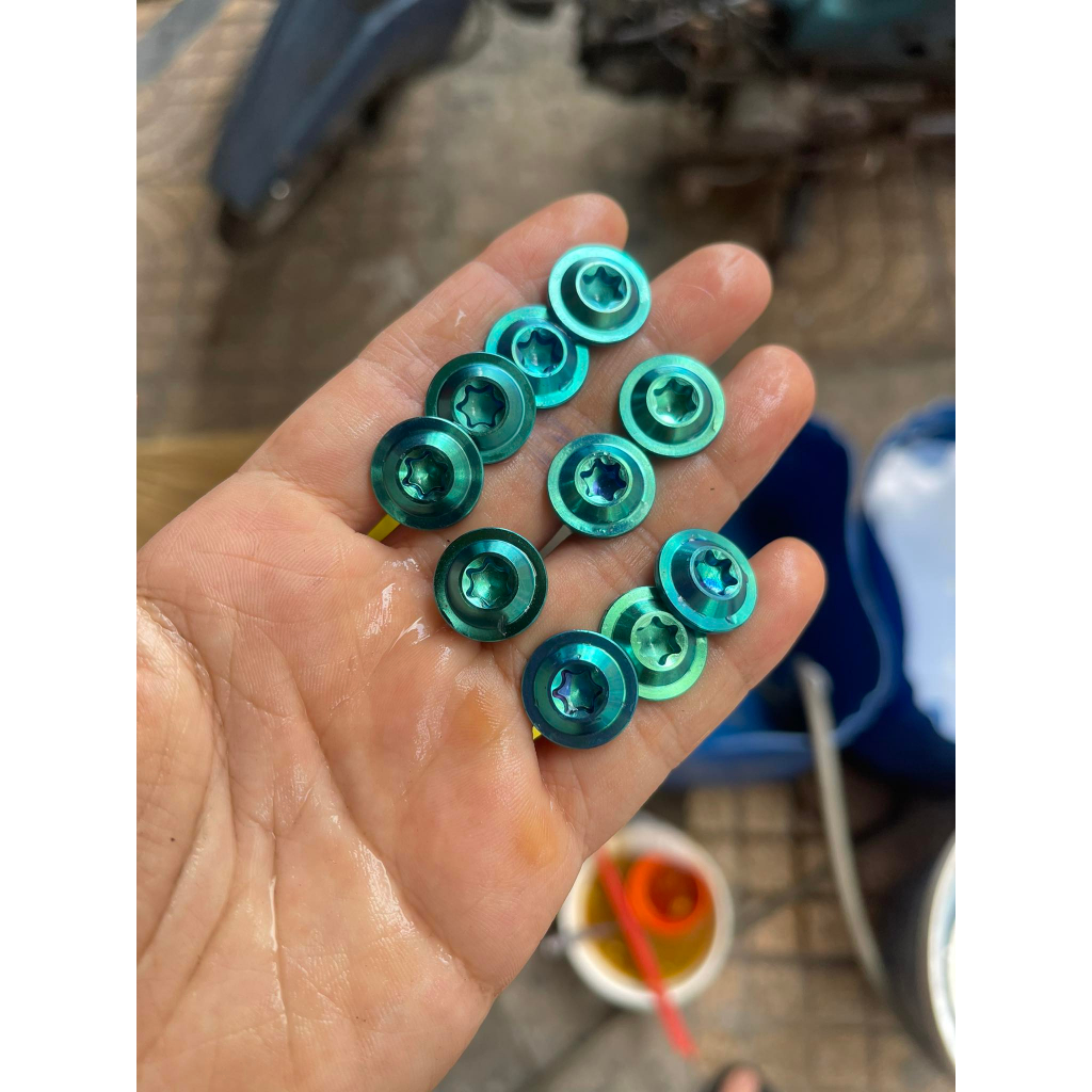 Ốc 6li15 6li20 titan sản phẩm bị mờ như hình bán rẻ