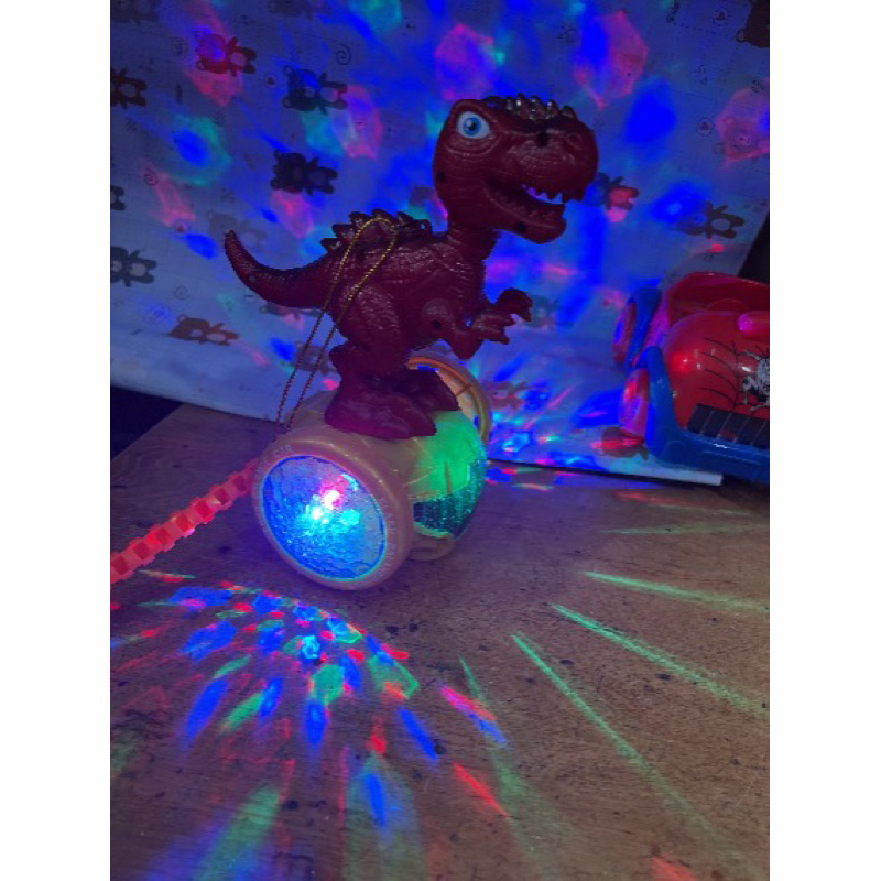 Đồ chơi lồng đèn Trung thu khủng Long di chuyển trên xe nhạc đèn