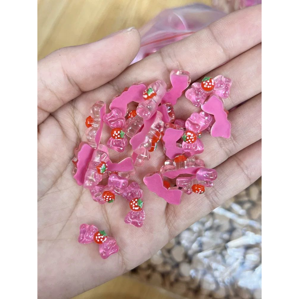Bịch 10 charm nail gấu dâu