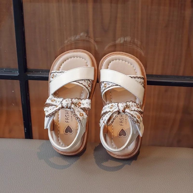 Sandal quai chéo thêu hoa vintage cho bé gái đi học - Dép quai hậu đính nơ vải thêu hoa nổi bật cho bé mã hàng full box