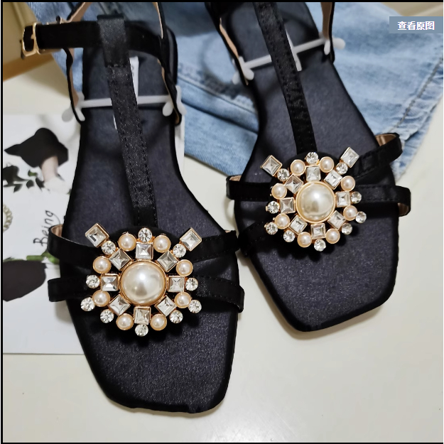 Giày sandal đính đá siêu chất, đẹp từng chi tiết