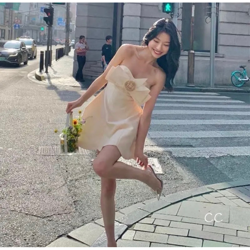 Váy Cup hoa hot hit màu kem be, hàng ảnh shop tự chụp