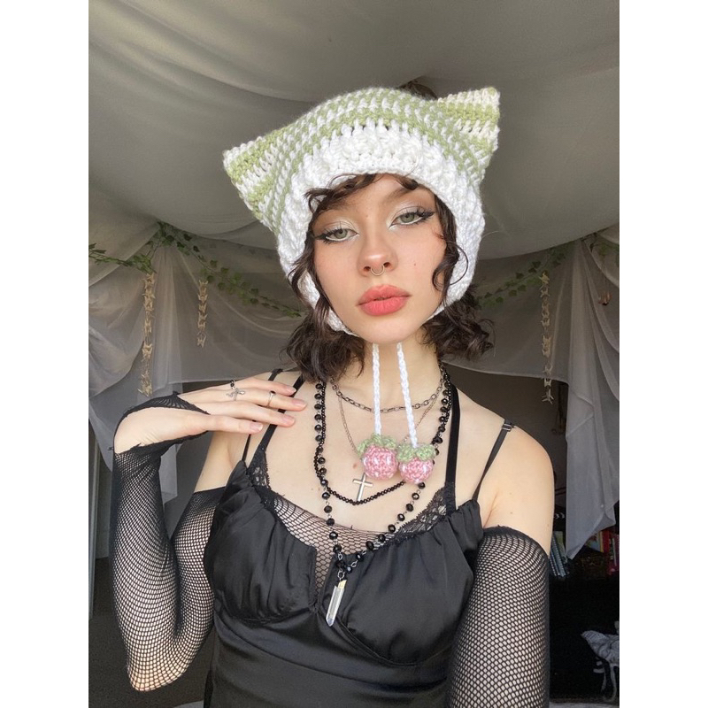 Cat beanie - Nón len mẫu tai mèo kèm trái dâu len