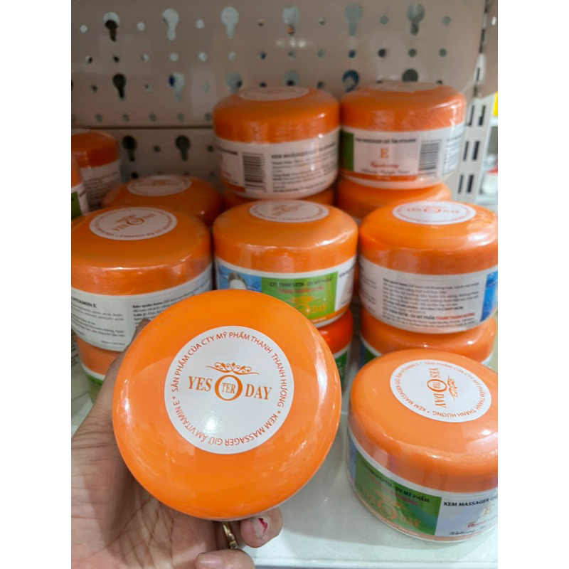 Kem massa vitamin E giúp dưỡng ẩm và làm mềm da