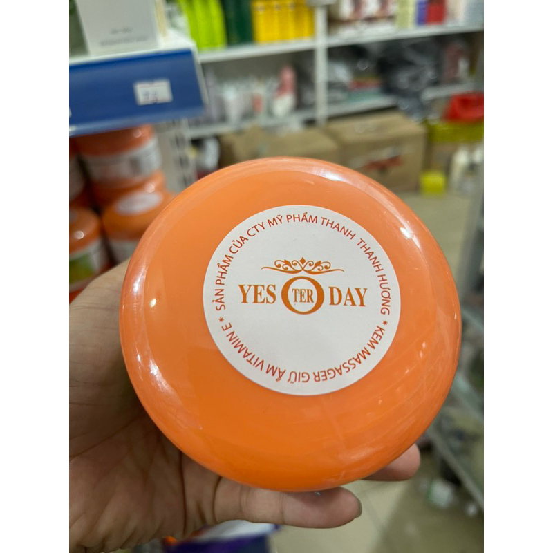Kem massa vitamin E giúp dưỡng ẩm và làm mềm da