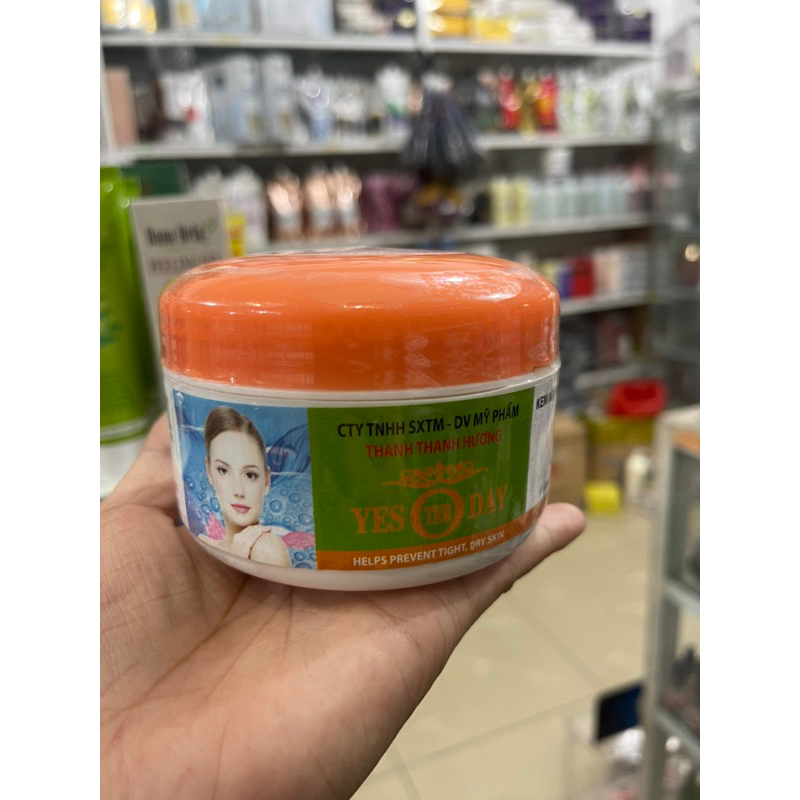 Kem massa vitamin E giúp dưỡng ẩm và làm mềm da