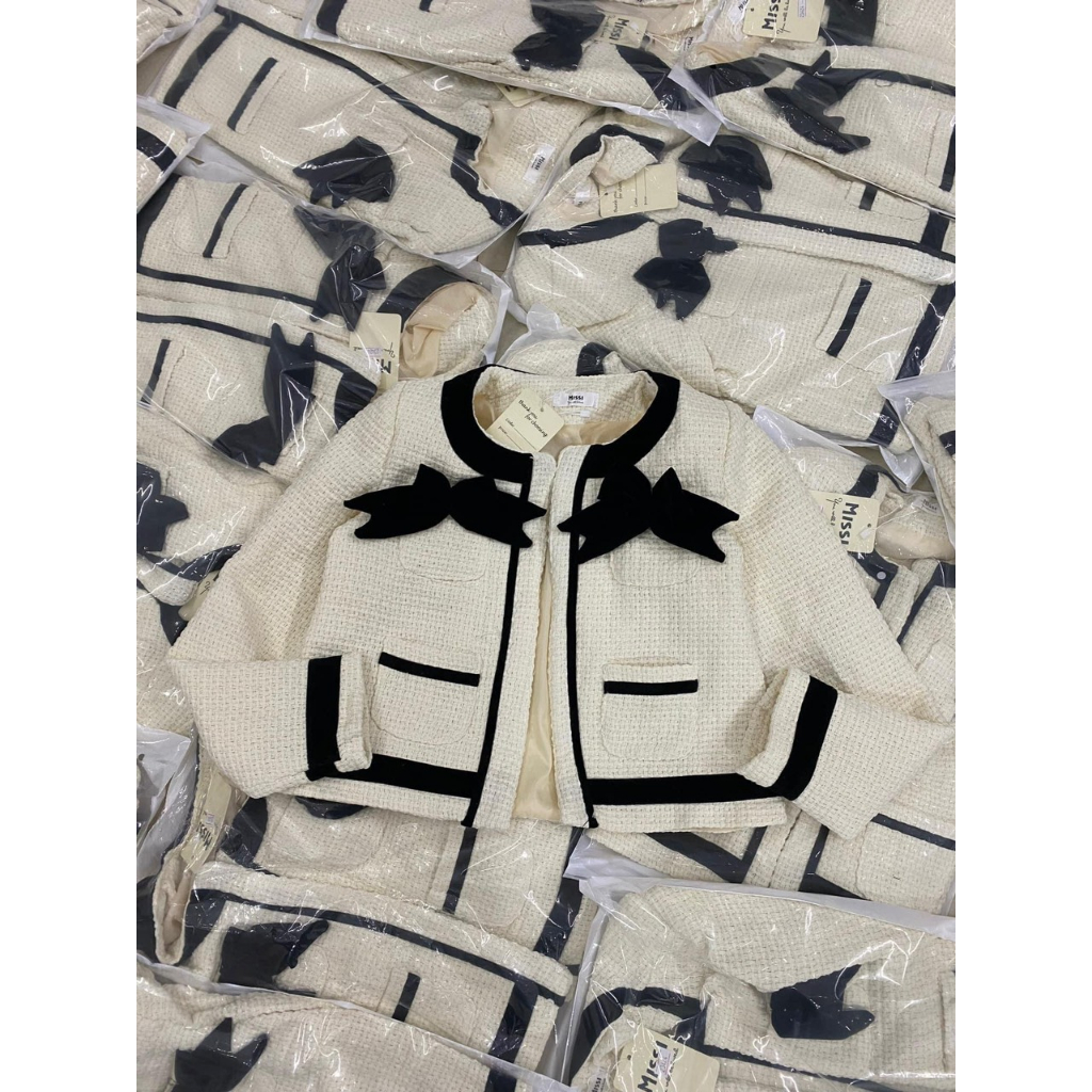 Áo dạ Tweed nữ dài tay tweet dáng lửng phối viền nhung đính nơ ngực C&H Clothing