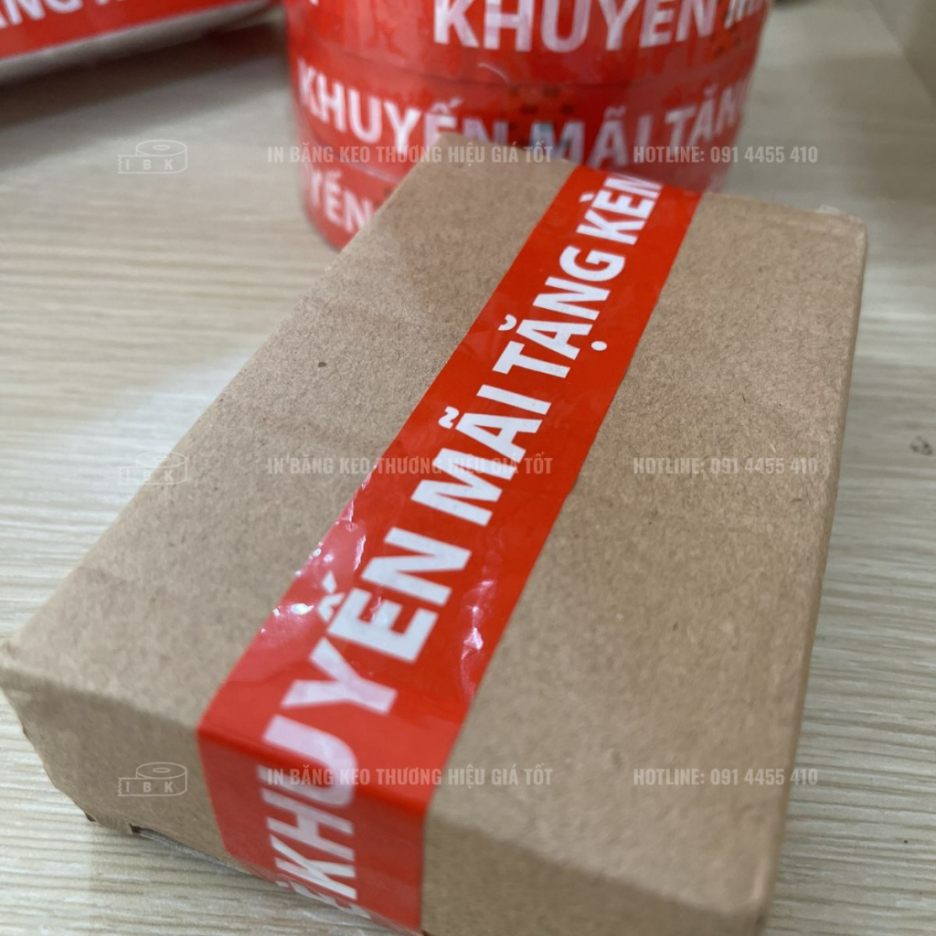 Băng Keo Khuyến Mãi Tặng Kèm màu đỏ chữ trắng dài 72met