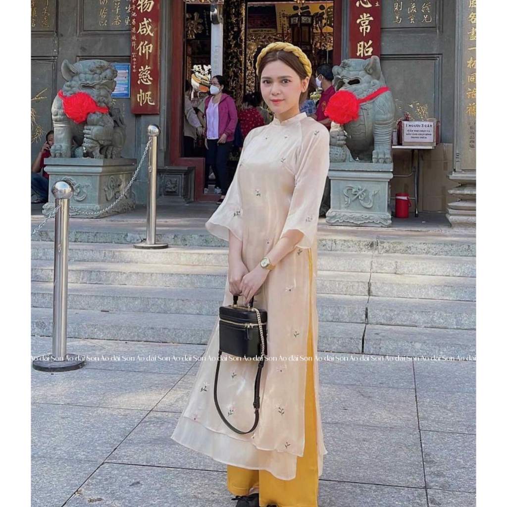 Áo dài thiết kế Son cách tân bốn tà vải lụa oganza thêu hoa màu be cao cấp Chi Son, chưa bao gồm quần