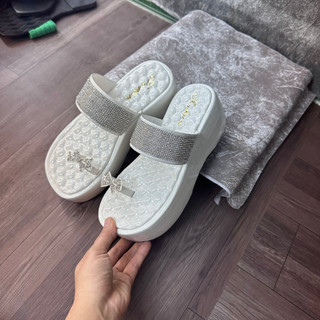 Dép bánh mì xỏ ngón đính đá cao 7cm
