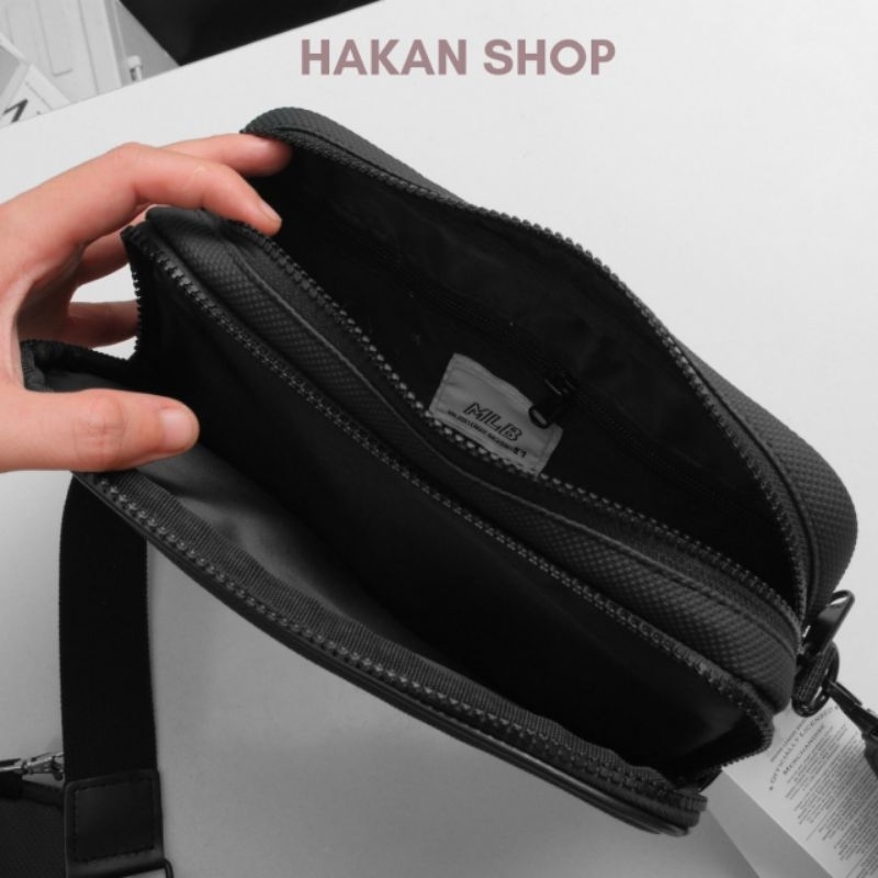 Túi Đeo Chéo Nam MLB YANKEES Logo Thêu 3D Chất Liệu Da Si Chống Nước Có 2 Ngăn Kéo Tiện Lợi Size 24cm*15cm*6cm