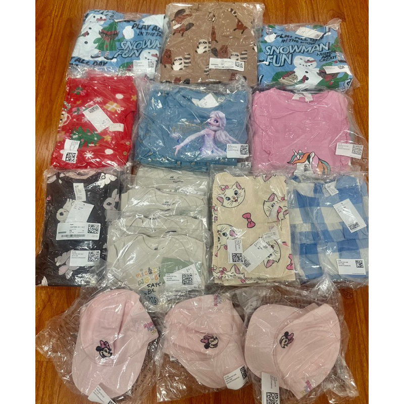 Áo len đỏ xinh hoạ tiết noel cho bé săn sale UK sz 9-12m