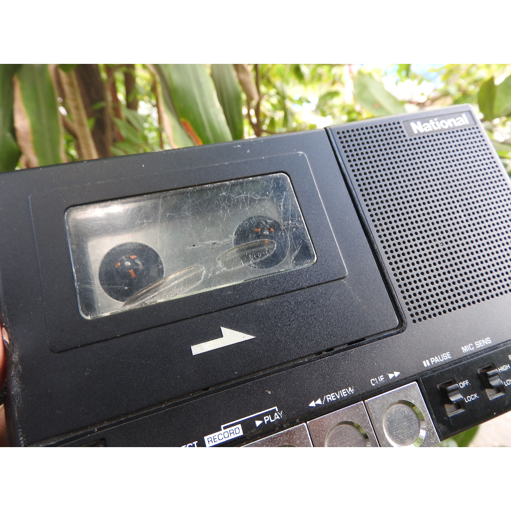 Máy nghe nhạc Cassette National RQ-2720 có loa ngoài vỏ kim loại kiểu máy mỏng cửa băng rộng nghe hay