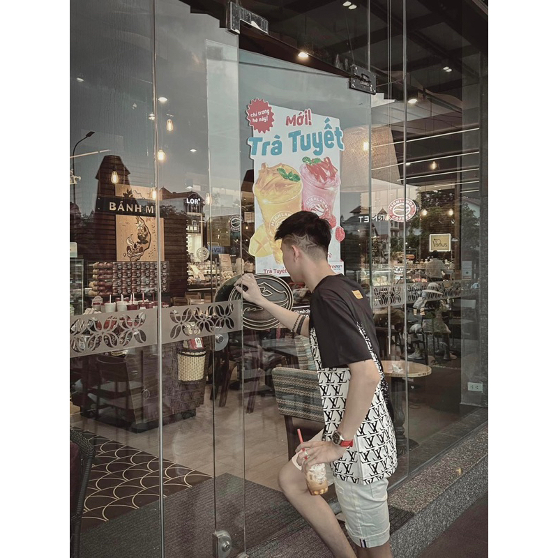 Áo Phông Nam Nữ LV Monogram Đen Trắng Phong Cách Trẻ Trung Áo Thun LV Mono Chéo Hottrend jolieshop