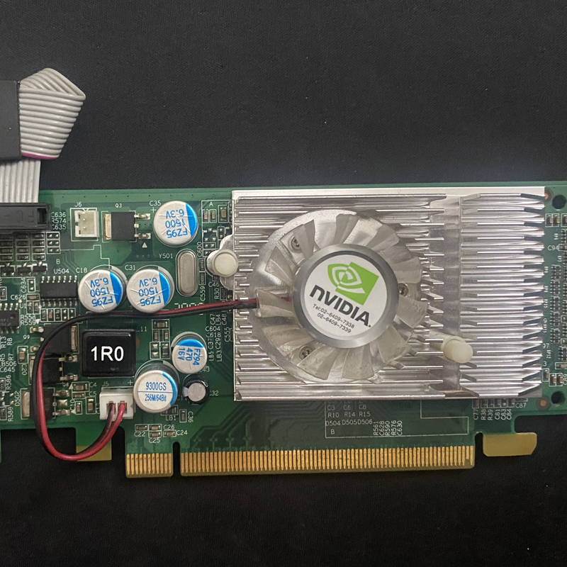 Card màn hình yếu dùng để xuất hình hoặc chơi game nhẹ