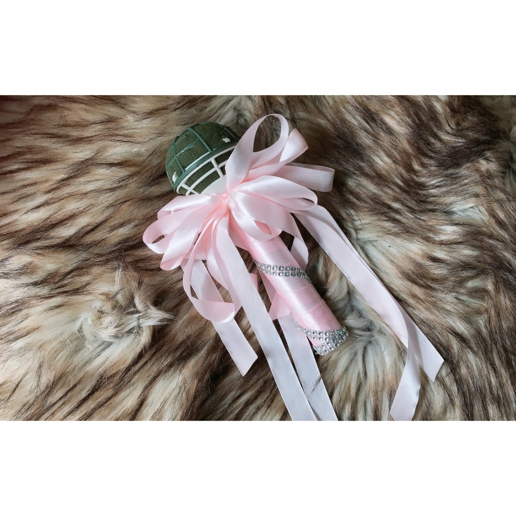 Tay cầm cắm hoa cưới cầm tay cô dâu  cho hoa thật và hoa giả