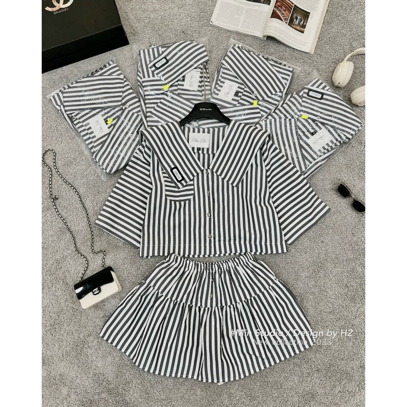 Set Váy Kẻ Áo Cổ Tim Chân Váy Nhún