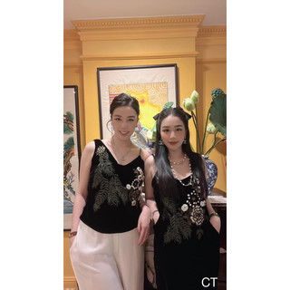 Áo len mông tơ ghi và chân váy