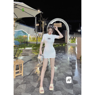 Đầm cổ tròn tay ngắn sọc tay thêu logo hiệu đát 3 cánh trước ngực ôm body dáng ngắn hot hit