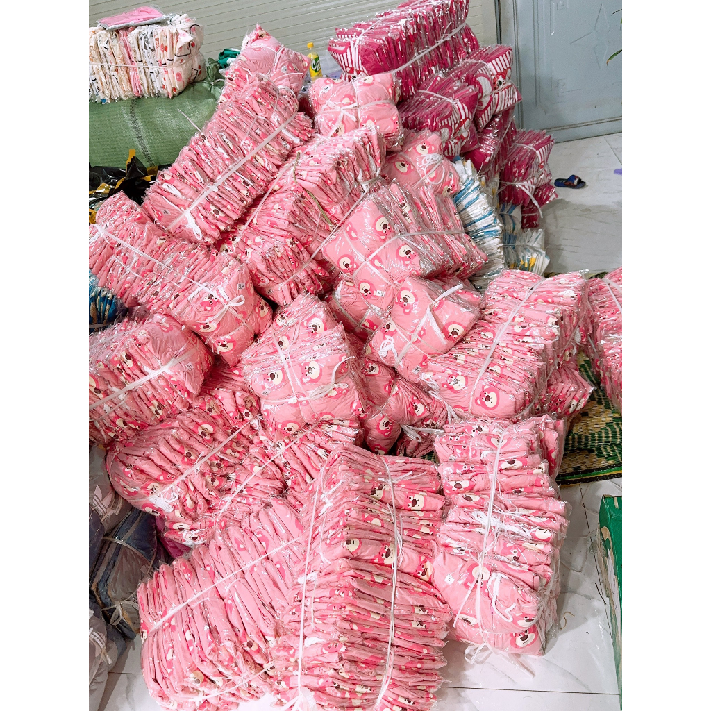 Áo khoác gấu dâu dễ thương cho mẹ và bé gái