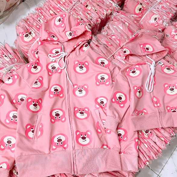 Áo khoác gấu dâu dễ thương cho mẹ và bé gái