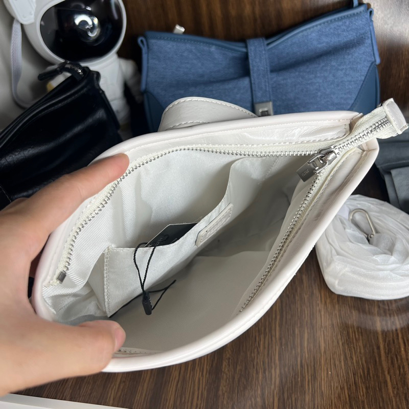 Túi kẹp nách pd miệng khoá kéo có dây dài đeo chéo Size 24