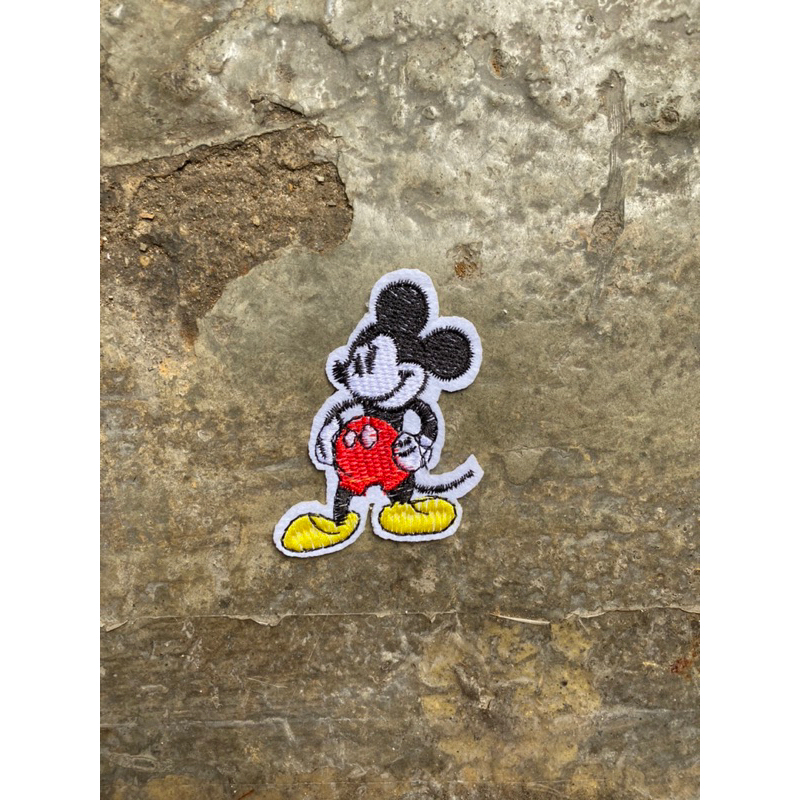 logo thêu mickey viền trắng ủi nhiệt