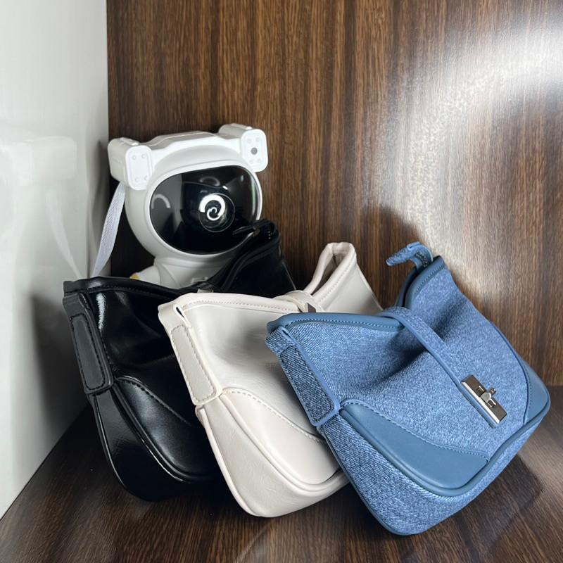 Túi kẹp nách pd miệng khoá kéo có dây dài đeo chéo Size 24