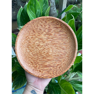 Dĩa tròn được làm từ gỗ dừa có 2 size 20cm và 22cm