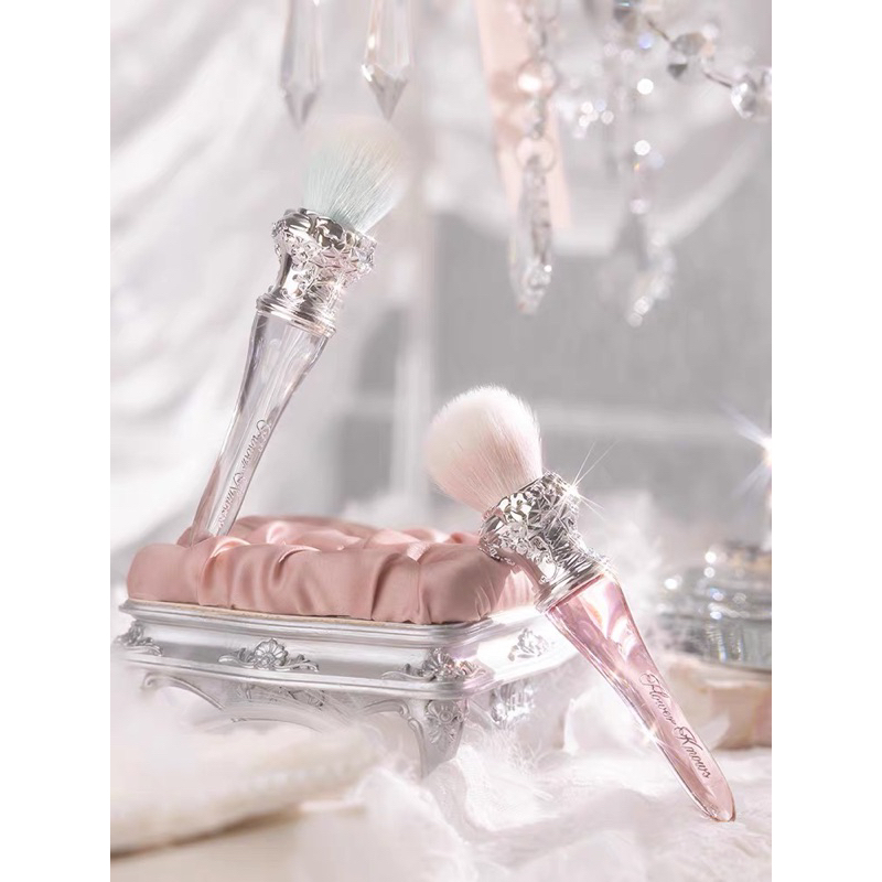 Cọ đánh phấn má Flower Knows - sẵn trắng mermaid